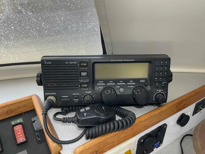 Galileo Yacht Photos Pics Marine radio equipment on a 2000 Manta 42 Catamaran, featuring an Icom IC-M710 transceiver.