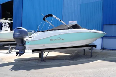 NauticStar 223 DC