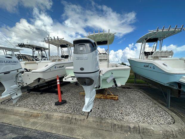 2024 Avenger 26 Avenger boat with Suzuki 350 outboard motor on display.