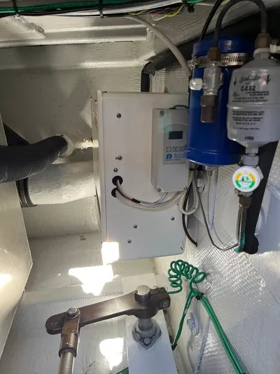  Yacht Photos Pics Engine room of a 1993 Radovich 34 boat, featuring mechanical and filtration systems.