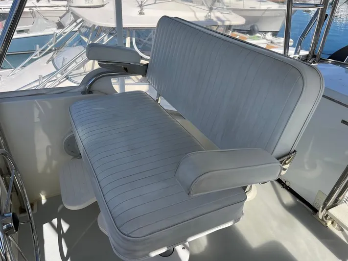  Yacht Photos Pics Captain's chair on a 1993 Radovich 34 boat, featuring white cushioned seating.