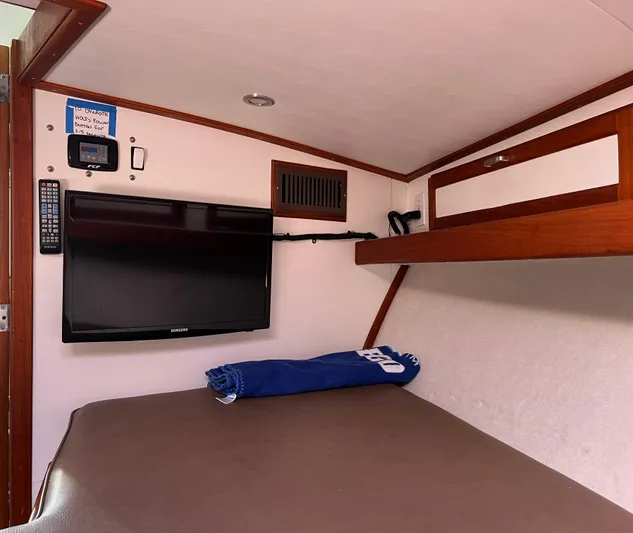  Yacht Photos Pics Interior cabin of 1993 Radovich 34 boat with TV and bed.