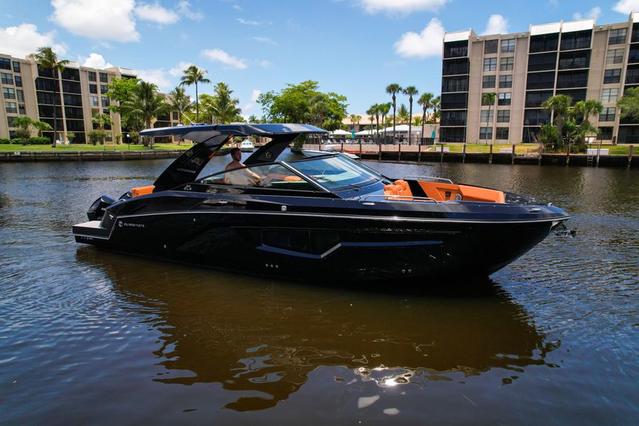 2022 Cruisers Yachts 34 GLS