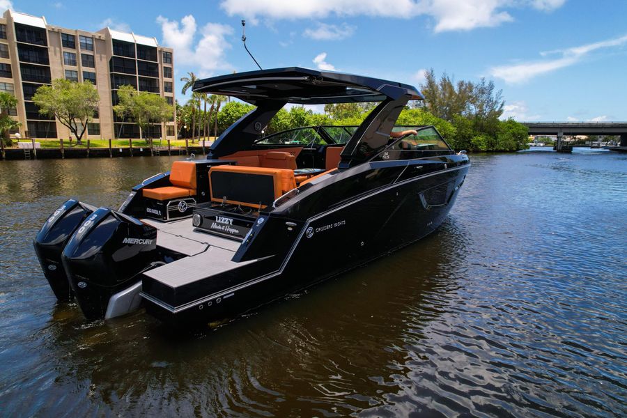 2022 Cruisers Yachts 34 GLS
