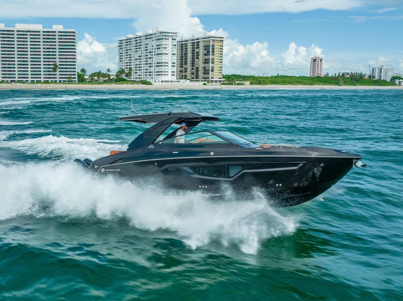 2022 Cruisers Yachts 34 GLS