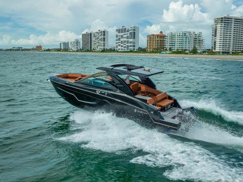 2022 Cruisers Yachts 34 GLS