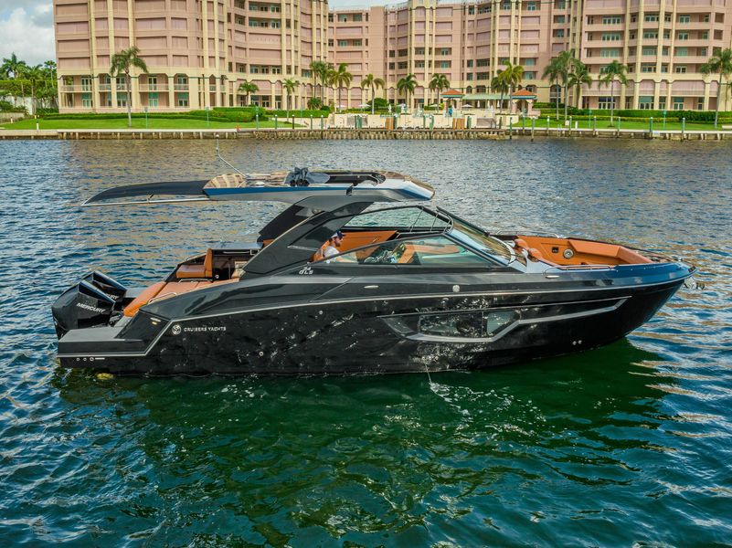 2022 Cruisers Yachts 34 GLS