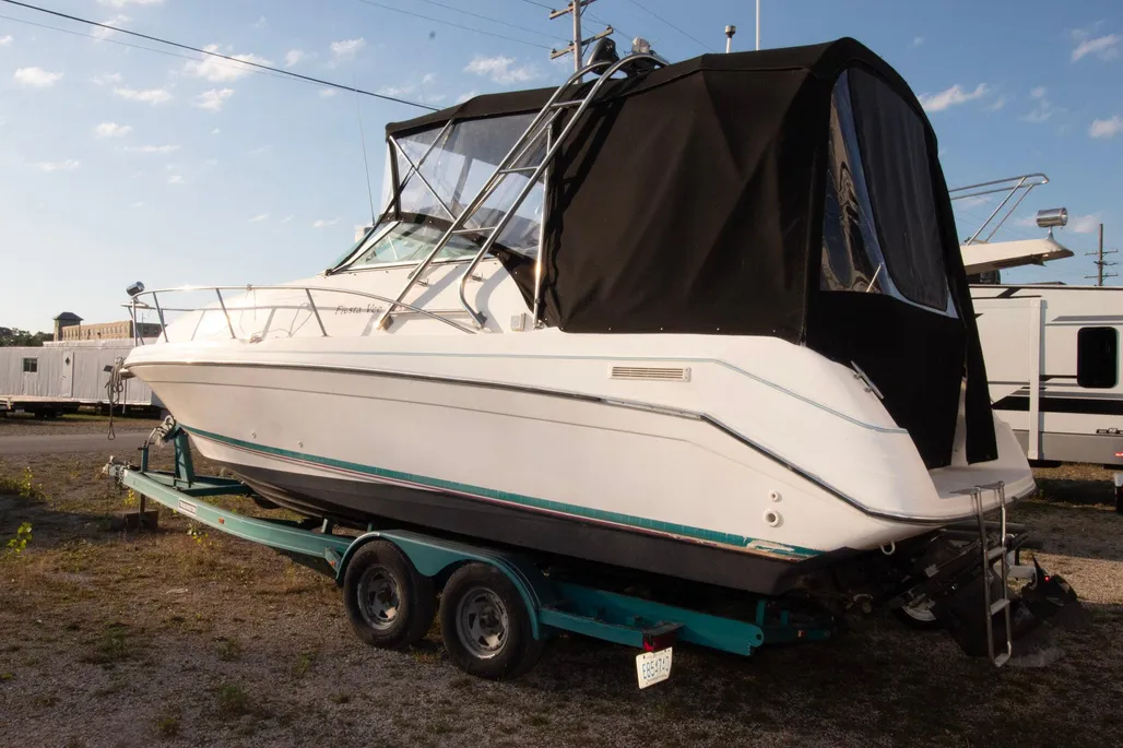 Rinker Fiesta Vee 265 Usado en Michigan - Cosas de Barcos