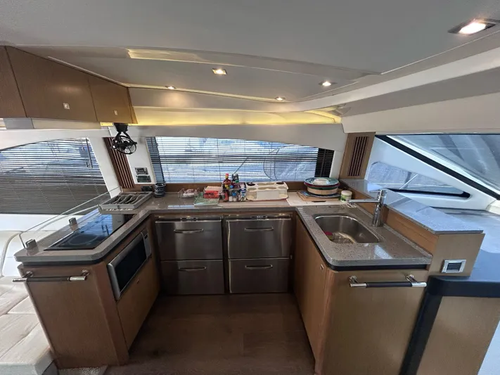 Here & Now 2017 Sea Ray 510 Fly @ Acapulco Yacht Photos Pics Luxurious kitchen interior of 2017 Sea Ray Fly 510 yacht with modern amenities.