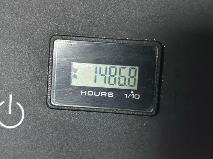 Here & Now 2017 Sea Ray 510 Fly @ Acapulco Yacht Photos Pics Hour meter displaying 1486.9 hours on a 2017 Sea Ray Fly 510.