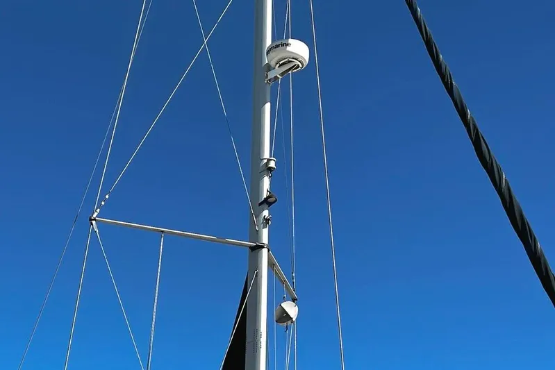  Yacht Photos Pics Mast of 1999 Hunter Passage 420 sailboat against clear blue sky.