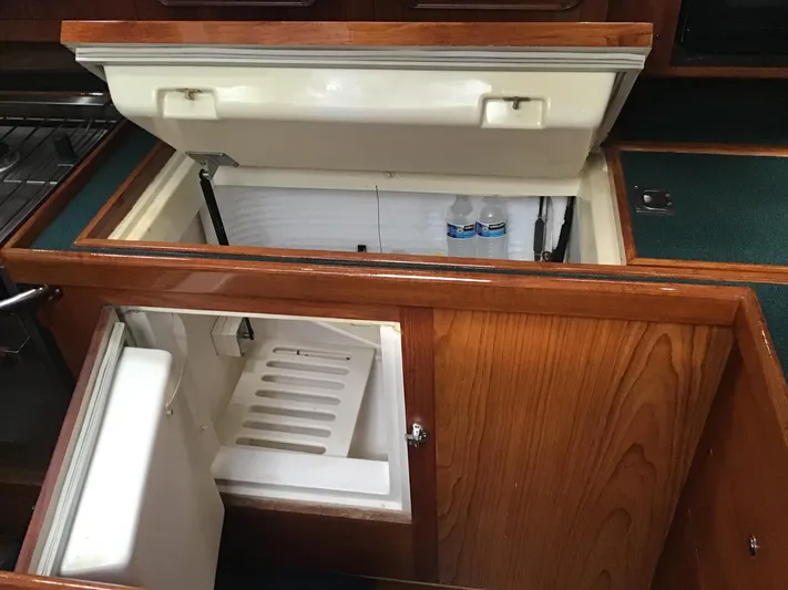 Jade Yacht Photos Pics 