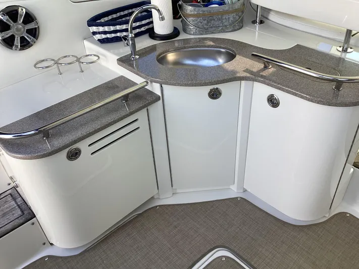  Yacht Photos Pics 2006 Sea Ray 48 Sundancer yacht kitchenette with sink and storage cabinets.