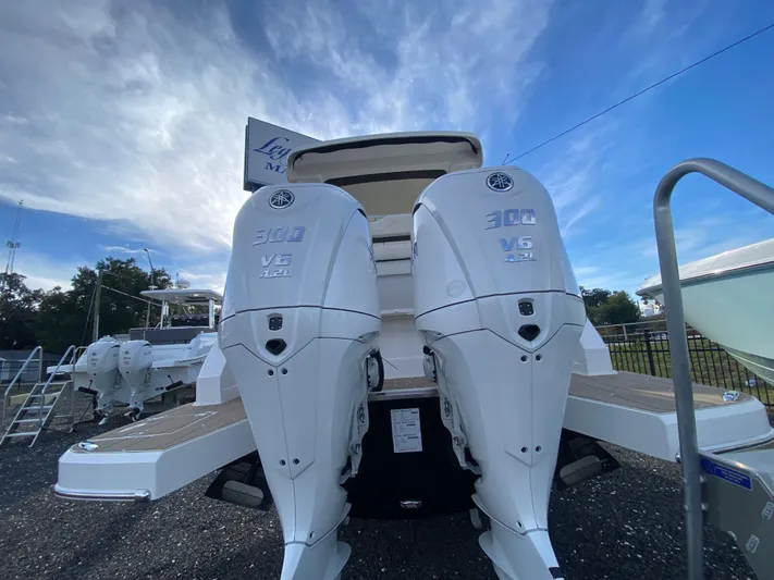  Yacht Photos Pics 2024 REGAL 33 XO - Image 34