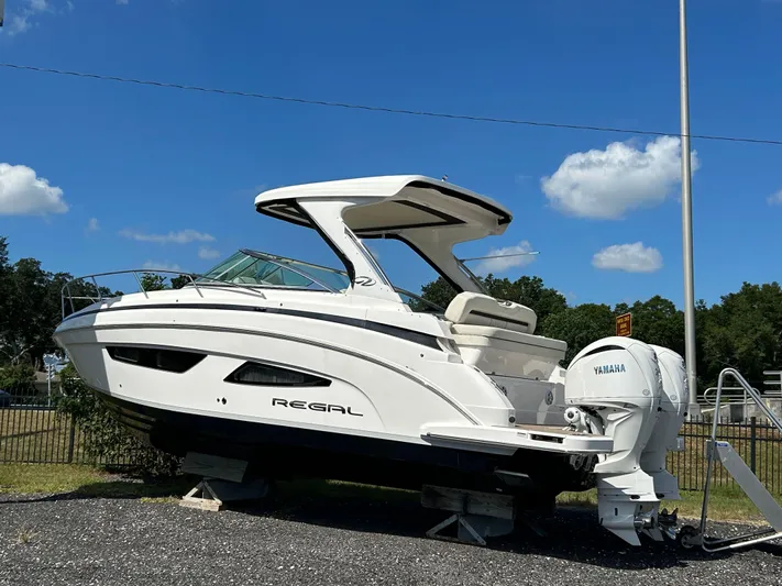  Yacht Photos Pics 2024 REGAL 33 XO - Image 8