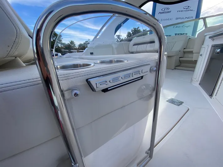  Yacht Photos Pics 2024 REGAL 33 XO - Image 37