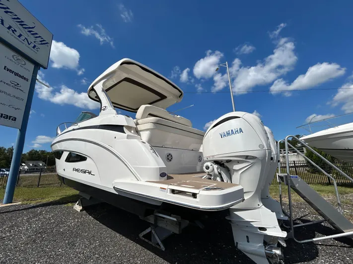 Yacht Photos Pics 2024 REGAL 33 XO - Image 9