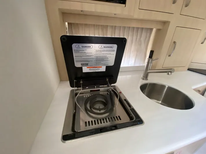  Yacht Photos Pics 2024 REGAL 33 XO - Image 27