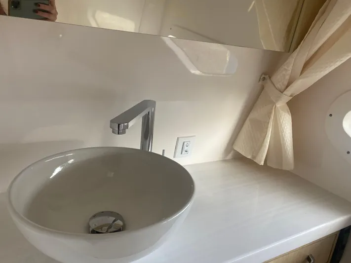  Yacht Photos Pics 2024 REGAL 33 XO - Image 31