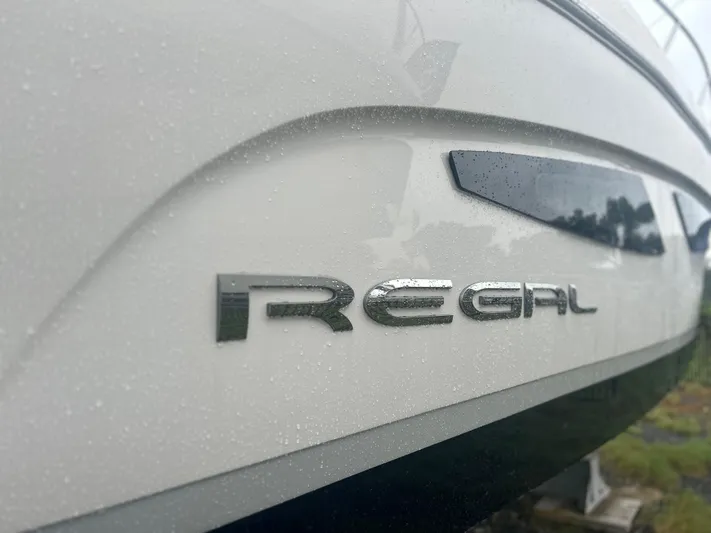  Yacht Photos Pics 2024 REGAL 33 XO - Image 6