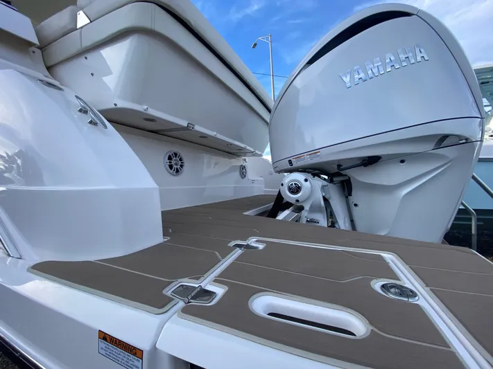  Yacht Photos Pics 2024 REGAL 33 XO - Image 38