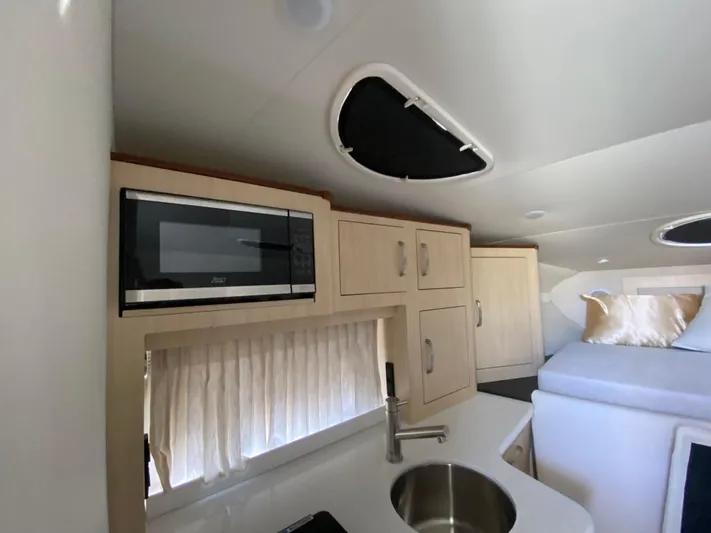  Yacht Photos Pics 2024 REGAL 33 XO - Image 24