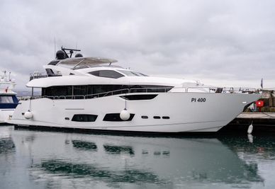 2020 Sunseeker 95 Yacht