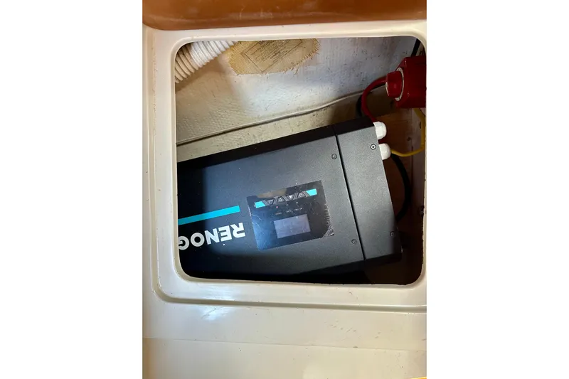 Makai Yacht Photos Pics Battery compartment of a 1999 Catalina 320 sailboat with Renogy equipment.