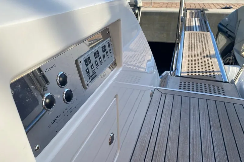  Yacht Photos Pics Control panel and deck of 2019 Sunseeker Manhattan 66 yacht.