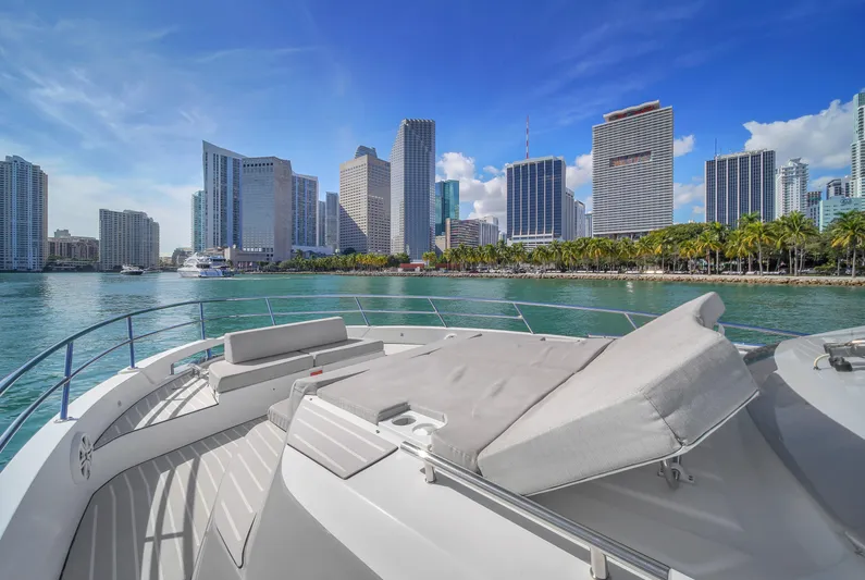  Yacht Photos Pics Azimut Verve 40 yacht cruising near city skyline, 2020 model.