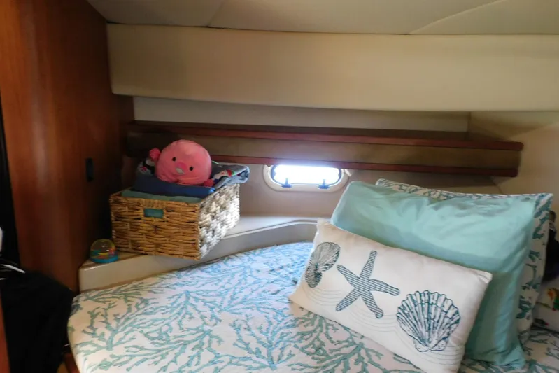 How Lucky Yacht Photos Pics Cozy cabin interior of 2003 Cruisers Yachts 3750 Motoryacht with decorative pillows and plush toy.