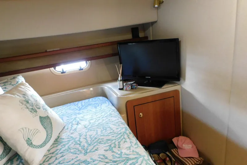 How Lucky Yacht Photos Pics 2003 Cruisers Yachts 3750 Motoryacht cabin with bed, TV, and decorative pillows.