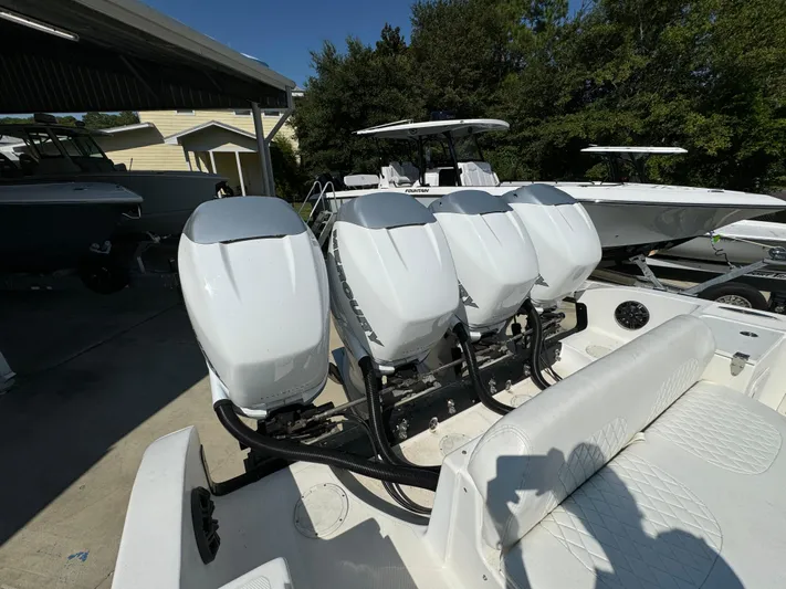  Yacht Photos Pics 2009 Fountain 38 CC Tournament Edition with four powerful outboard engines.