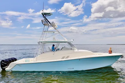SeaVee 430 Fish Around