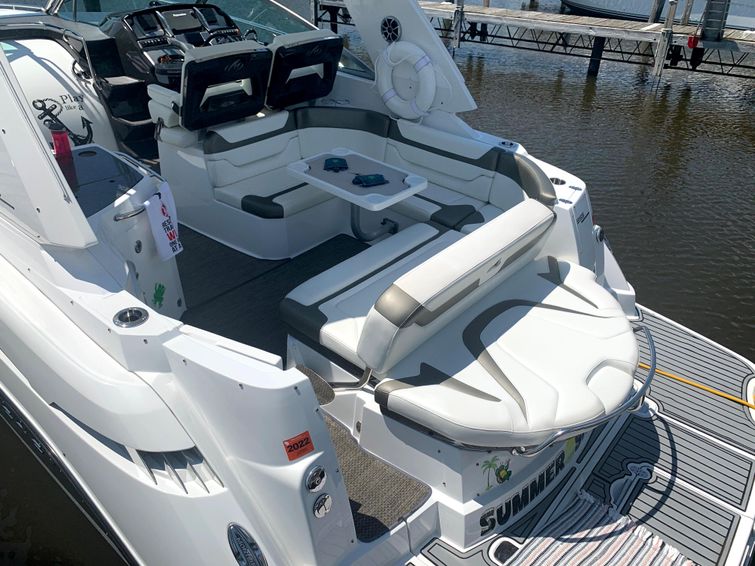 2015-35-monterey-355-sport-yacht