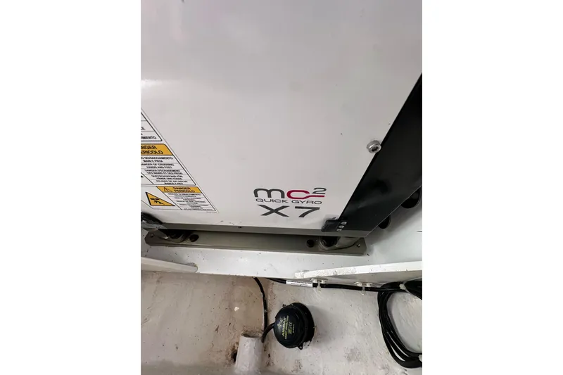No Name Yacht Photos Pics MC2 Quick Gyro X7 stabilizer in 2024 Pardo Yachts P38.