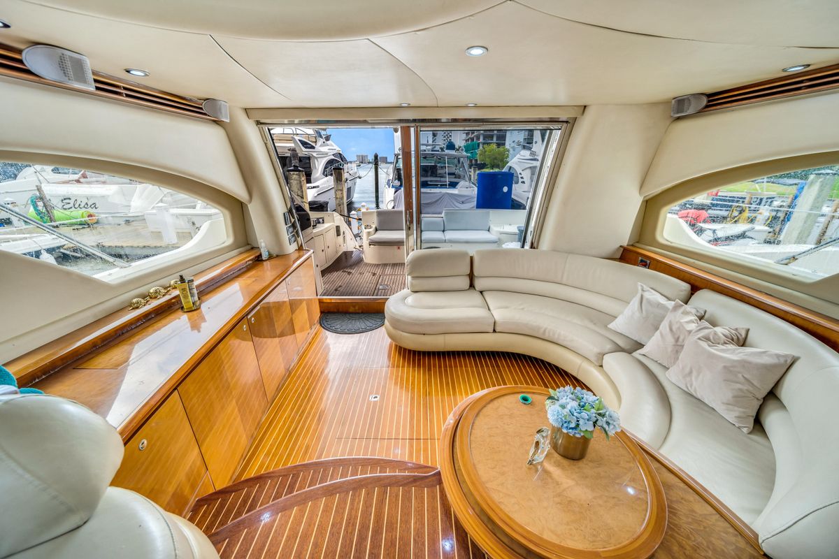 2006 Azimut 55 