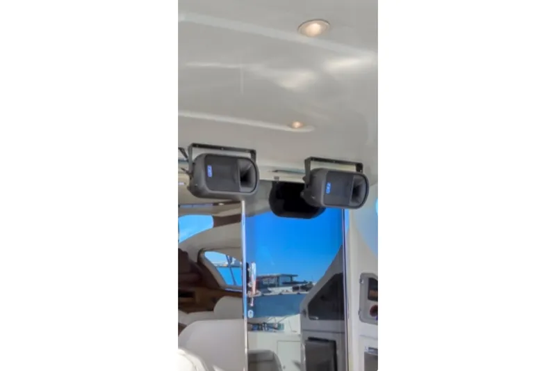  Yacht Photos Pics Speakers on 2006 Azimut FLY 55 yacht interior, showcasing luxury design elements.