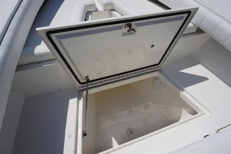 Past Time Yacht Photos Pics 2012 32 Regulator 32 FS Past Time In Deck Fish Box