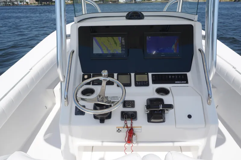 Past Time Yacht Photos Pics 2012 32 Regulator 32 FS Past Time Console