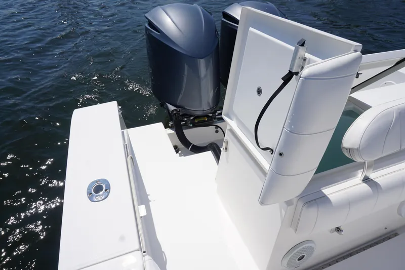 Past Time Yacht Photos Pics 2012 32 Regulator 32 FS Past Time Walk Through Transom