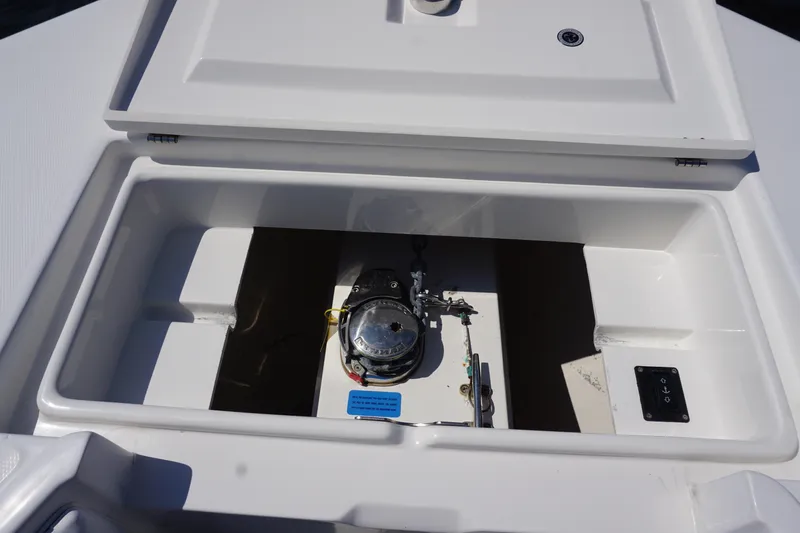 Past Time Yacht Photos Pics 2012 32 Regulator 32 FS Past Time Windlass