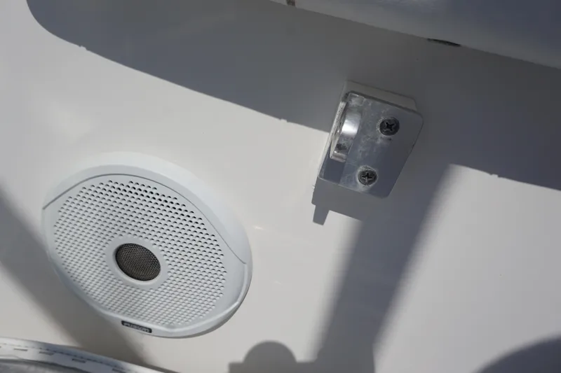 Past Time Yacht Photos Pics 2012 Regulator 32 Forward Seating boat speaker and metal bracket detail.