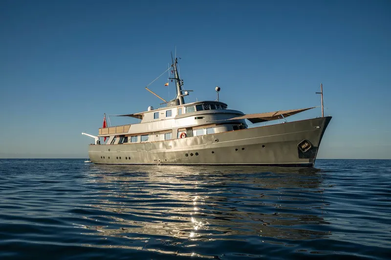 La Fenice Yacht Photos Pics Laurent Giles Twin Screw Diesel Motor Yacht