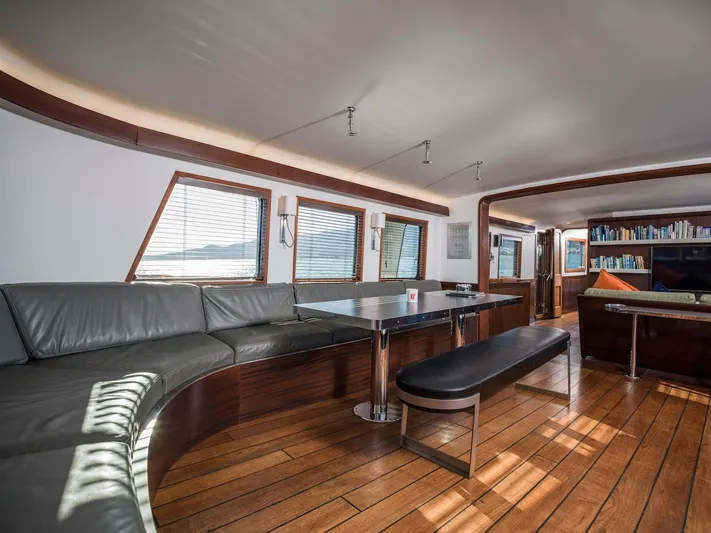 La Fenice Yacht Photos Pics Interior of 1962 Laurent Giles TSDMY yacht with elegant furnishings.