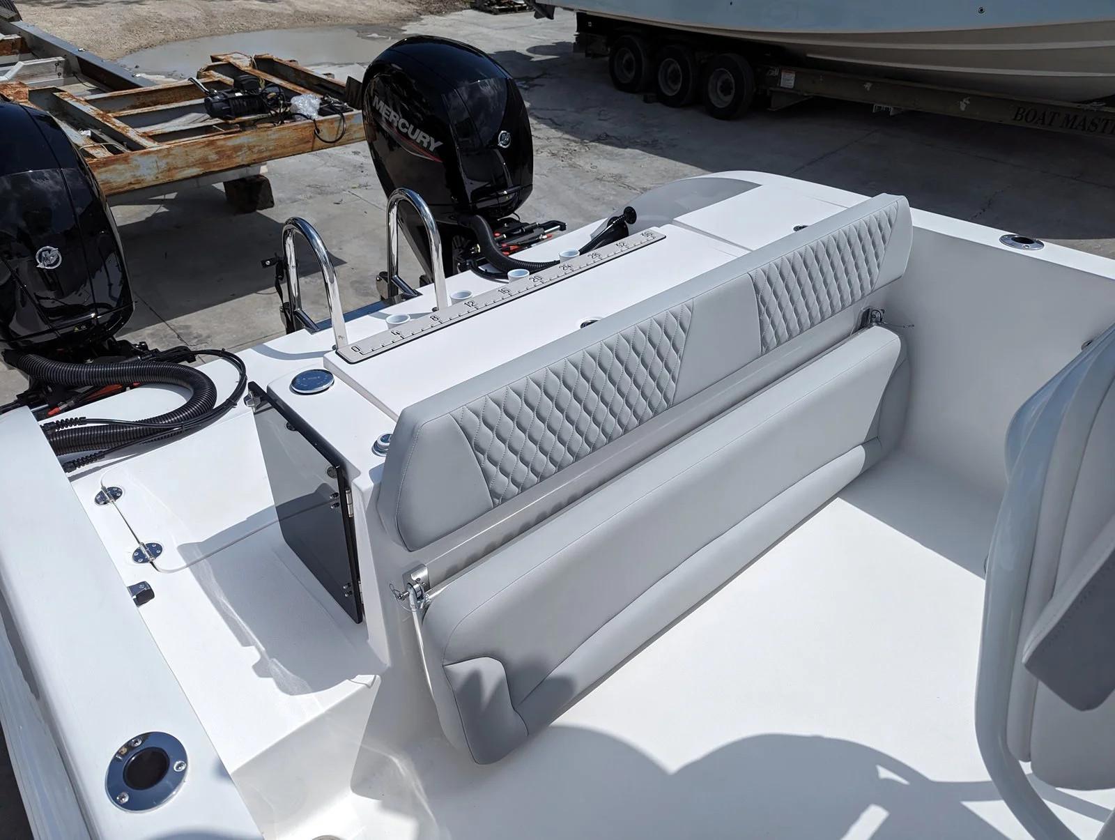 2024 Twin Vee 240 GFX Center Console Boote Kaufen - YachtWorld