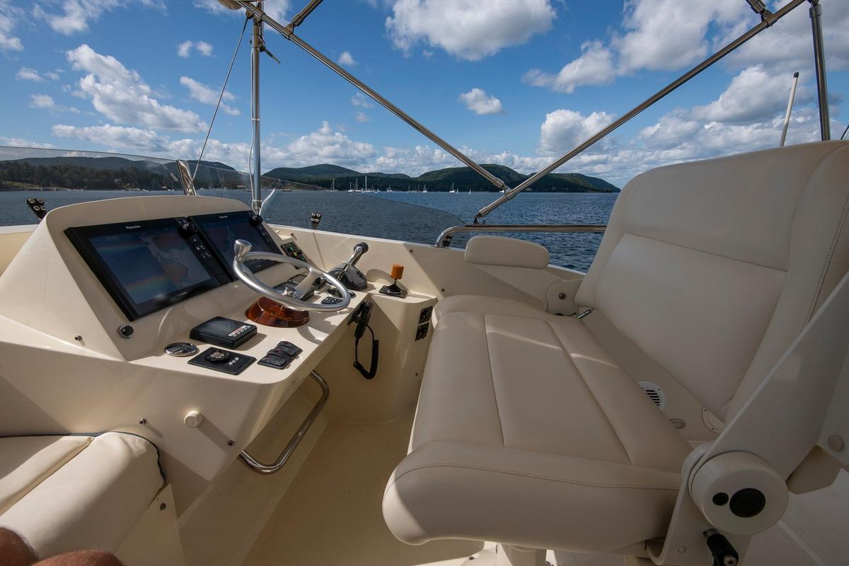 2006 Hinckley 44 