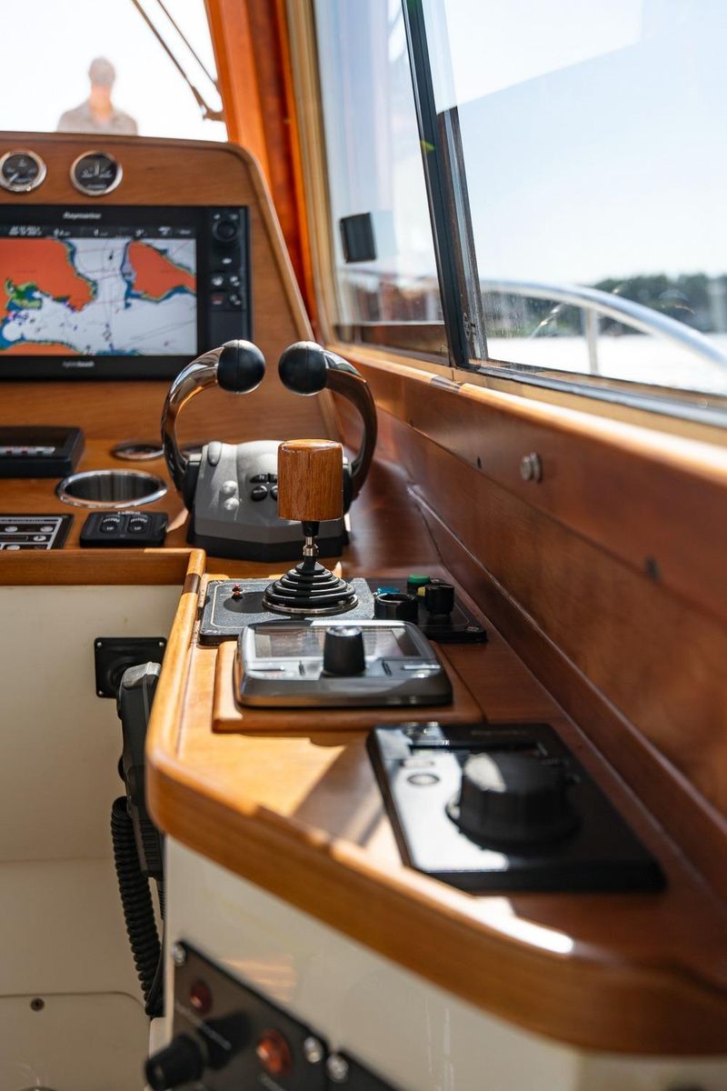 2006 Hinckley 44 