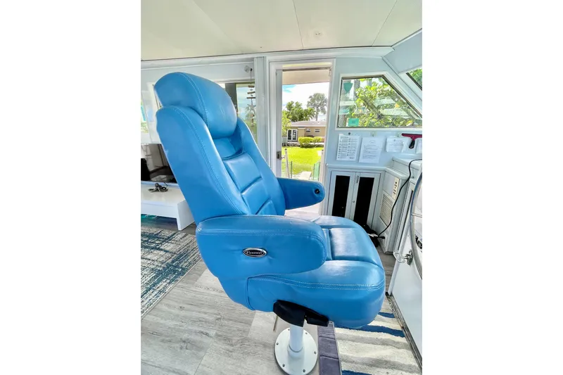 Masterplan Yacht Photos Pics Blue captain's chair on 1975 Hatteras 58 YF yacht, helm station view.