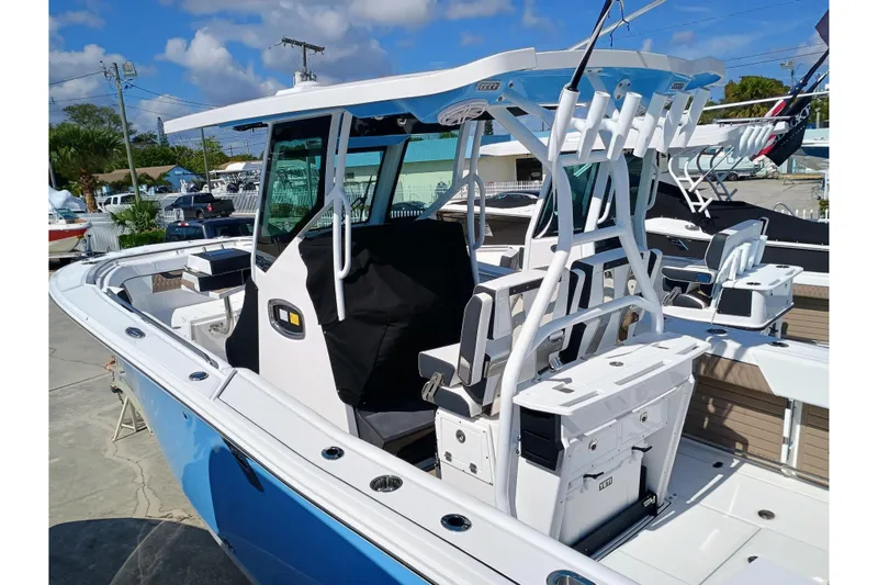 272-499 Yacht Photos Pics 2025 Blackfin 272 CC boat with blue hull and modern center console design.